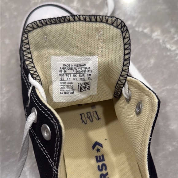 Converse All Star Chuck Taylor Black and White Women's Sneakers New - Picture 3 of 9